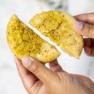 Cookies pistache coupé en deux